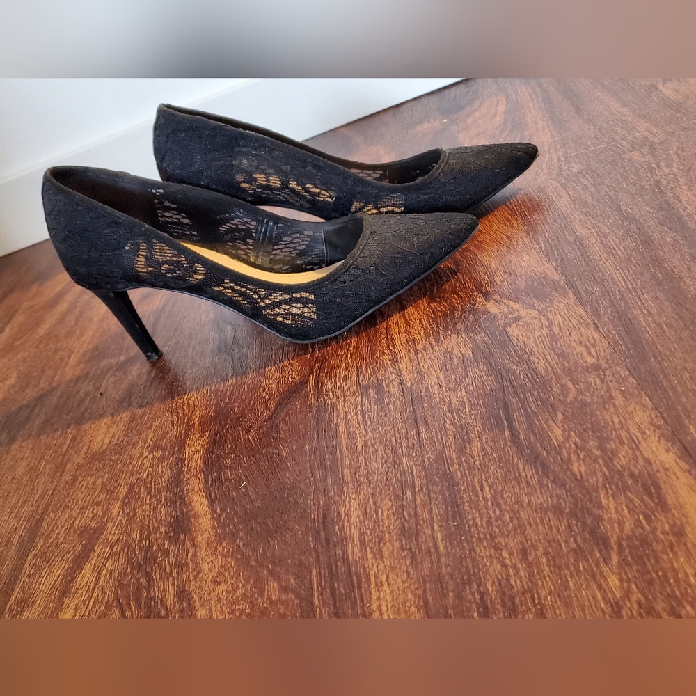 Kelly & Katie black lace pumps size 8
